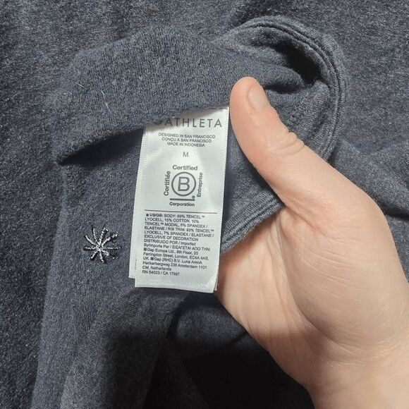 5/$25 Athleta Womans Size Medium Clarity VNeck Lightweight Sweatshirt - Picture 5 of 5